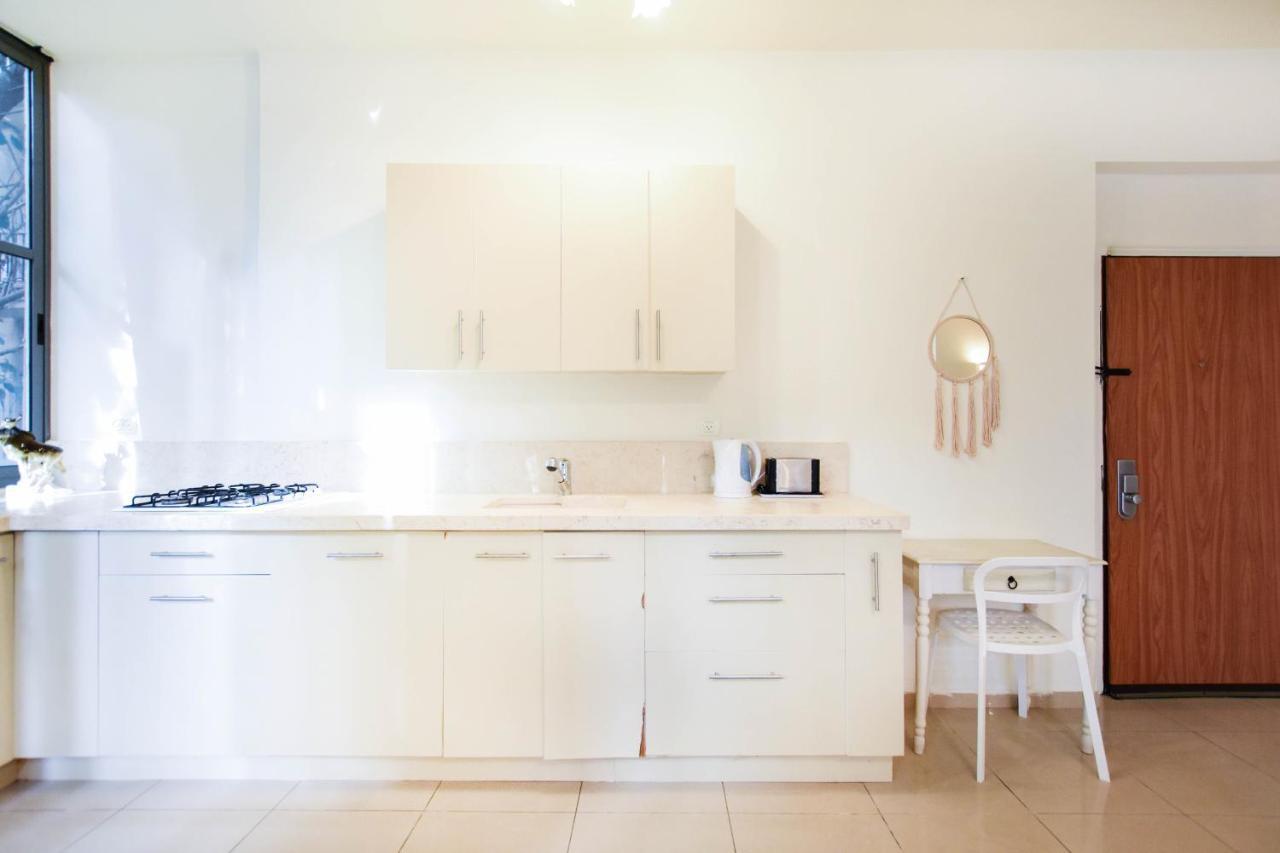 Apartment Light As A Feather By Holyguest *